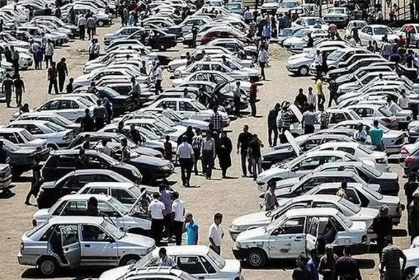 بازار خودرو زیر فشار نوسان ارز و افت عرضه/ خریداران به بازار کارکردهها کوچ کردند