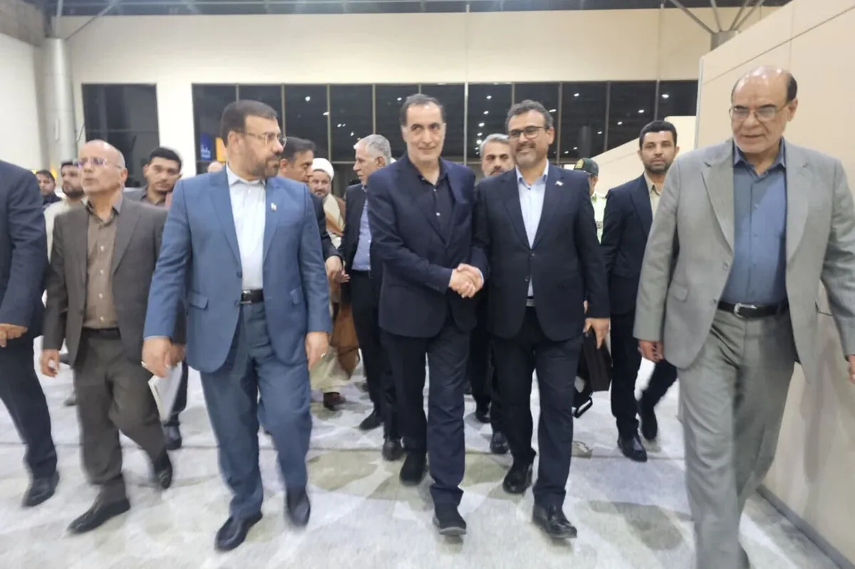 معاون رئیس جمهور و رئیس بنیاد شهید و امور ایثارگران وارد لامرد شد