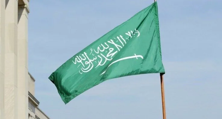 عربستان سعودی حمله به فرودگاه ریاض را تأیید کرد/ 3 تبعه سعودی کشته شدند/ یک هواپیما آسیب دید