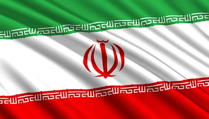 دستنوشته نخبگان علمی و ورزشی بر پرچم ایران در رویداد «مدالآوران کشوردوست» + عکس