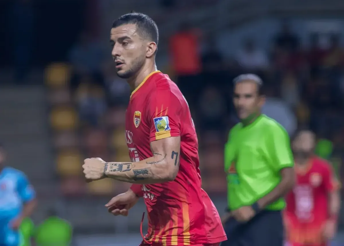 رهایی ستاره خوشتیپ فولاد از شر گچ سفید!