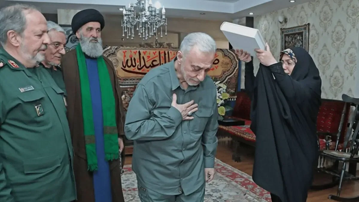 حضور وزیر پیشنهادی دفاع در منزل شهید نصیرزاده