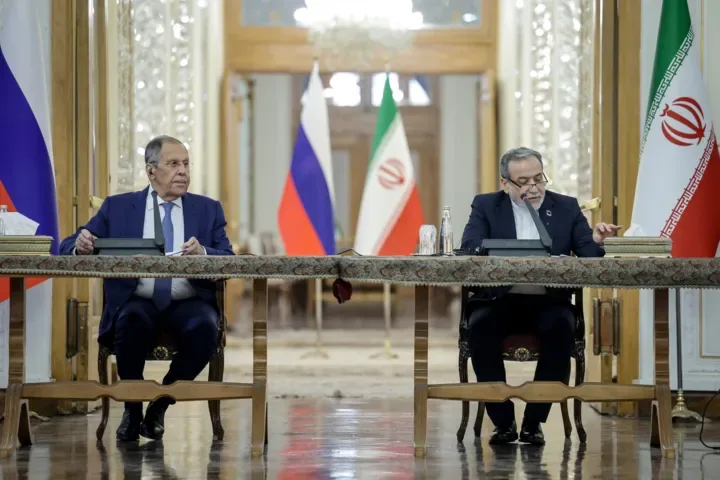 عراقچی: همکاریهای اقتصادی ایران و روسیه با روندی بسیار مطلوب در حال پیشرفت است/ لاوروف: به توافقات سرمایهگذاری و هستهای با ایران پایبندیم