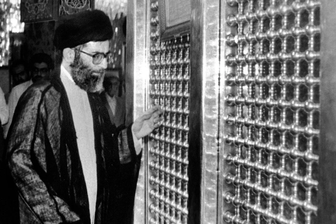 حضور رهبر شهید در حرم حضرت زینب(س)