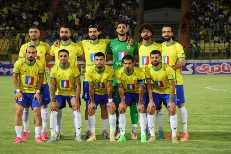 موقعیت گل صنعت نفت در دقیقه پایانی نیمه اول مقابل پرسپولیس / پایان تلاش بی نتیجه صنعت نفتی ها با کارت زرد +فیلم