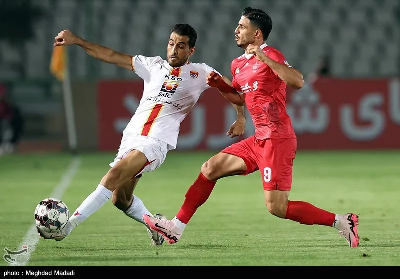 تساوی یک نیمهای پرسپولیس و فولاد