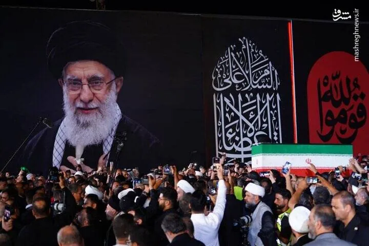 حضور میلیونی مردم عراق در مراسم تشییع پیکر آقای شهید ایران/ اقامه نماز بر پیکر مطهر رهبر شهید امت و خانواده ایشان در حرم مطهر حضرت علی(ع) + عکس و فیلم