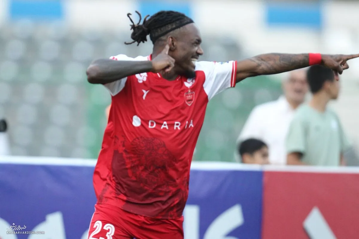 شادی گل تیوی بیفوما در دیدار پرسپولیس - صنعت نفت
