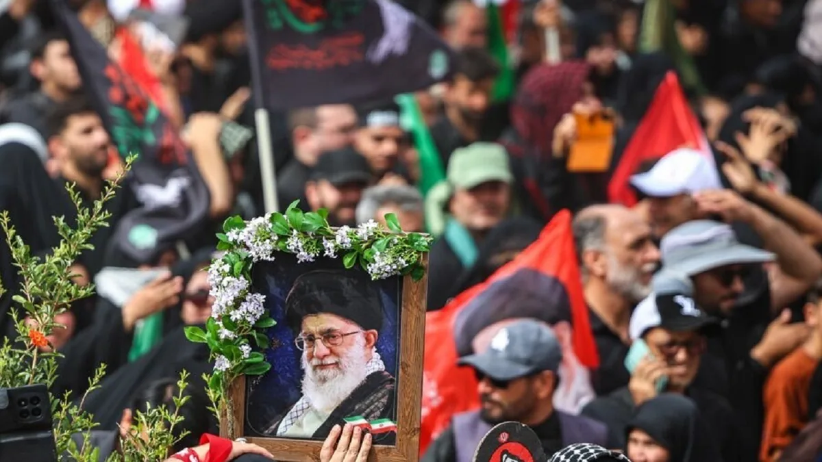 پیکر مطهر رهبر شهید انقلاب در جایگاه ابدیاش در حرم رضوی آرام گرفت