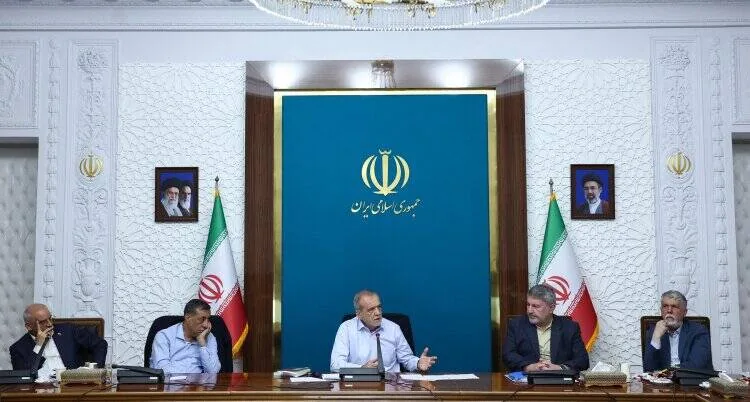 پزشکیان: با همراهی مردم در مقابل زورگویی میایستیم و تسلیم نمیشویم