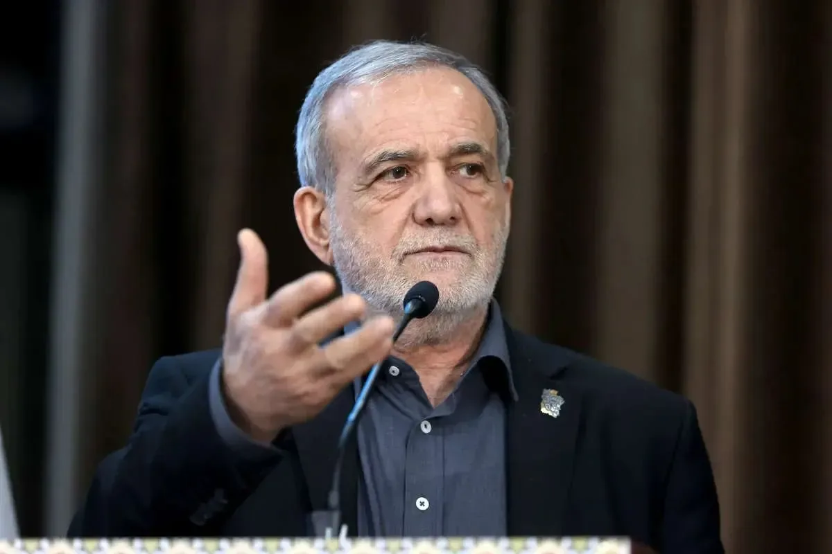 پزشکیان: میان نیروی کارآمد و غیر کارآمد باید تفاوت قائل شد؛ افرادی که خوب کار میکنند، تشویق شوند/ اگر نیاز است که کارشناسان خود را برای بهروزرسانی دانش به سایر کشورها اعزام کنیم، این کار را انجام دهیم/ ممکن است که از برخی مسائل غافل باشیم/ ایجاد شبکههای ارتباطی در حوزه نفت و گاز الزامی است