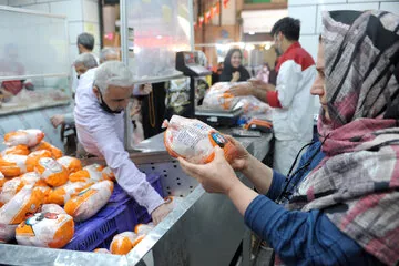 عرضه مرغ بالای ۲.۲ کیلوگرم ممنوع شد