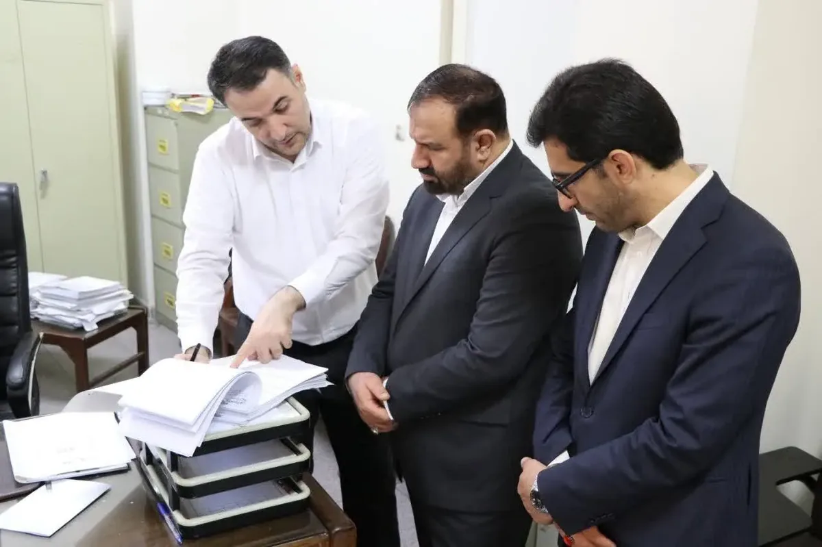 بازدید دادستان تهران از دادسرای ناحیه ۳۲ (ویژه رسیدگی به جرایم اقتصادی)/صالحی: ما سربازان عدلیه در مقابل جنگ اقتصادی دشمن هستیم