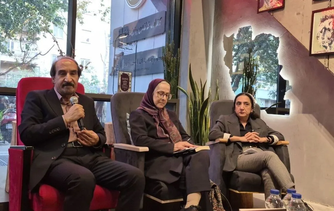 زندگی تراژیک ۱۲ زن در یک کتاب
