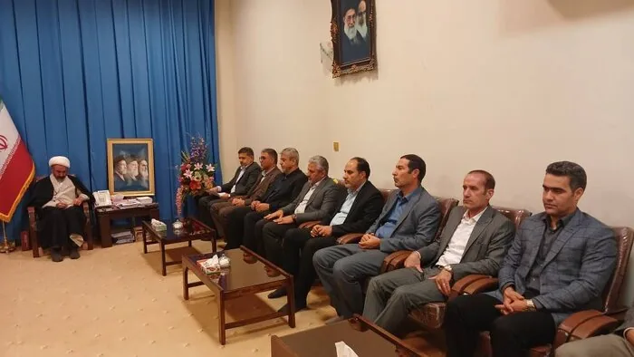 امام جمعه ایلام: برخورد با شبکه‌های فساد باید قاطع و مقتدرانه باشد