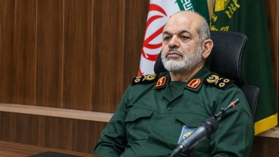سرلشکر وحیدی: جوان ایرانی در هر میدانی از عزت میهن خود دفاع میکند