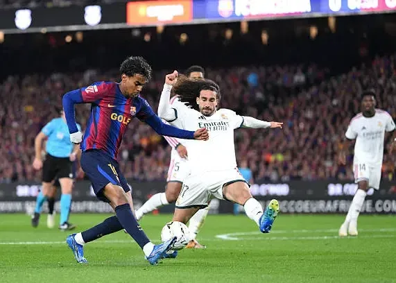 استقبال جهنمی از فیگوی جدید: یهودای خائن!