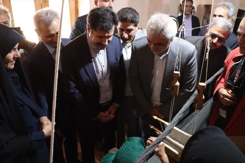 معاون رییسجمهور از دهکده نساجی خراسانشمالی بازدید کرد
