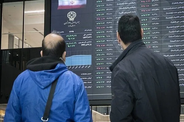 فروش هیجانی سهام در نخستین روز کاری آبان؛ خروج ۸ همت پول حقیقی از بورس