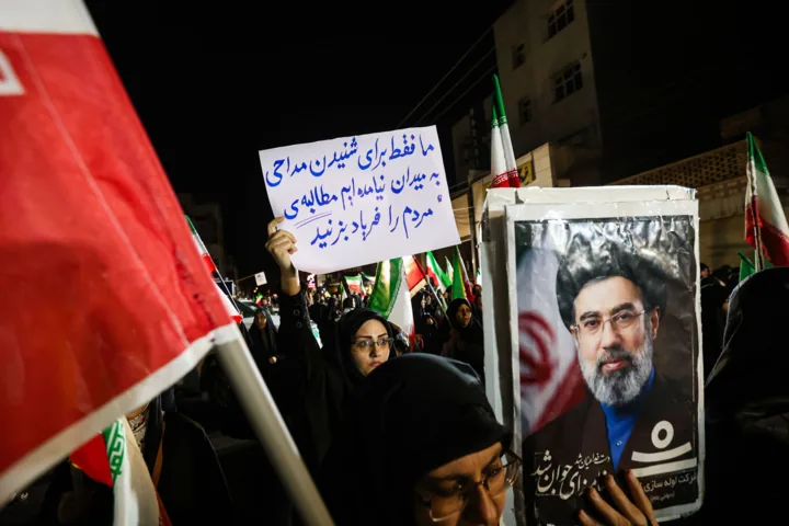 استاندار خوزستان: انسجام ملی و همبستگی اقوام، نقشه دشمن برای تضعیف ایران را ناکام گذاشت