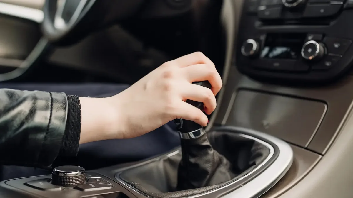 اگر دندهها سخت جا بروند، مشکل از کلاچ است یا گیربکس؟