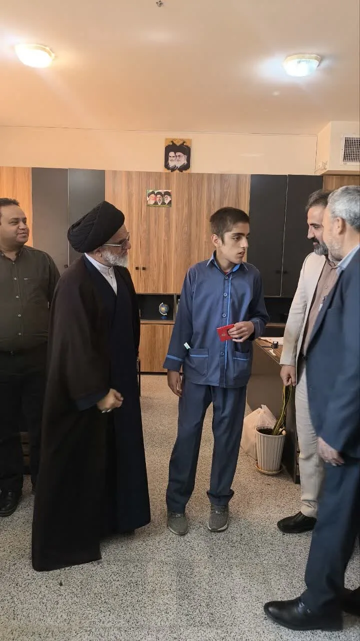 حضور امام جمعه نطنز در مدرسه استثنایی حاج قنبر رضاخواه کازرونی