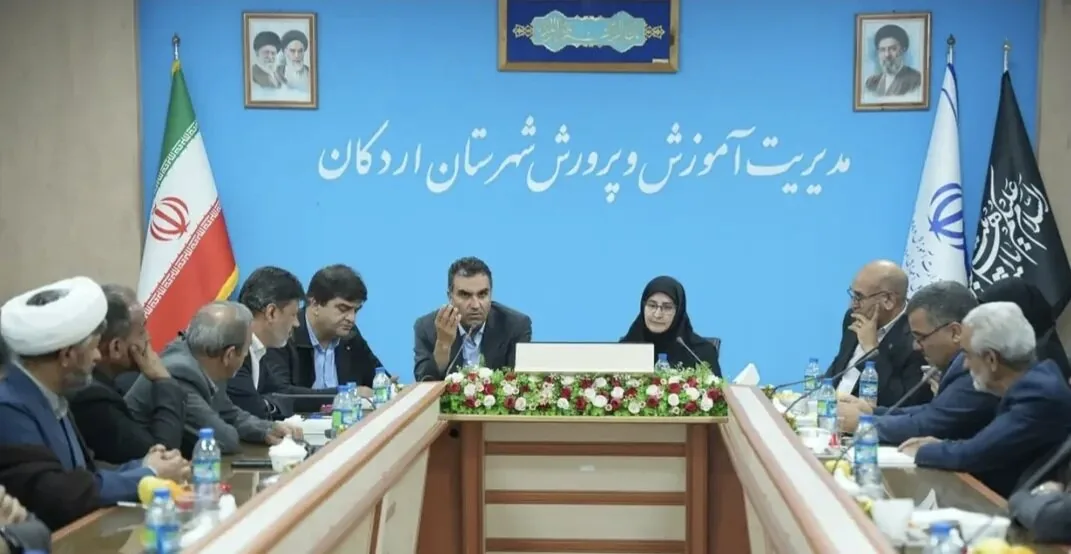 عیادت معاون وزیر آموزش و پرورش از دانشآموزان حادثهدیده در اردکان