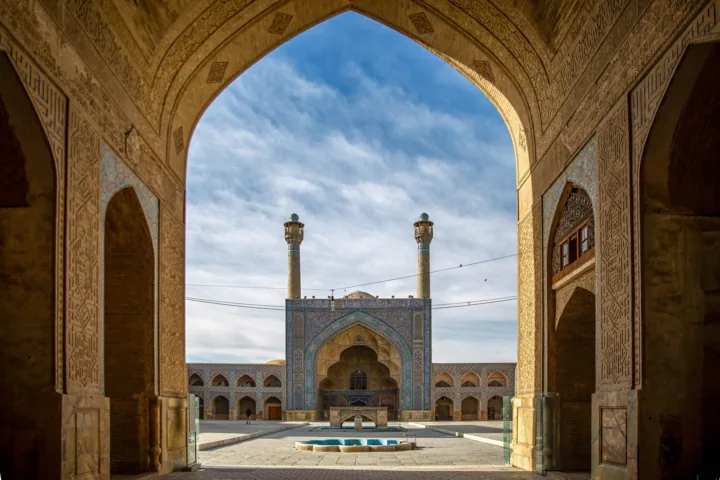 آیا مطالعه آسیب‌شناسی، جایگزین سنجش ارتعاشات مترو در مسجد جامع عتیق اصفهان می‌شود؟