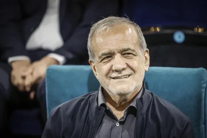 همه با هم باشیم، ایرانِ قدرتمند میسازیم