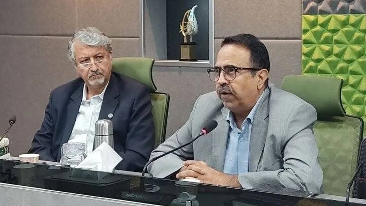 تندیسِ سرو سیمین پارسیجان به آیین سخن رسید