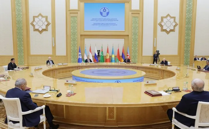 پوتین: زیرساخت مالی مستقل ایجاد می‌کنیم/حمایت‌ مشترک‌المنافع‌ها از جهان چندقطبی
