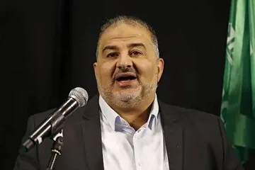 رهبر حزب اسلام گرای درون اسرائیل با 8کرسی در پارلمان، تعیین کننده آینده دولت اسرائیل/ او با گرفتن امتیازات سنگین به سمت نتانیاهو و رقیبش می رود
