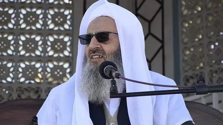 طعنه روزنامه جوان به مولوی عبدالحمید؛ ترور خادمان مردم محکومیت ندارد؟