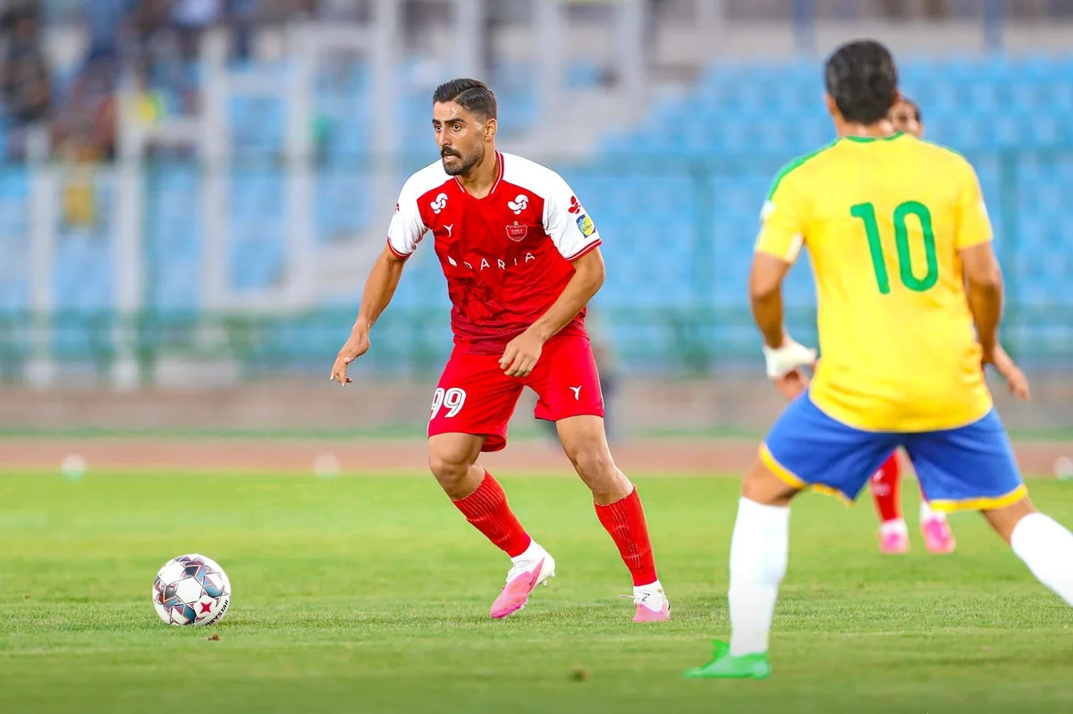 پرسپولیس از استقلال عبور کرد، به تراکتور چسبید