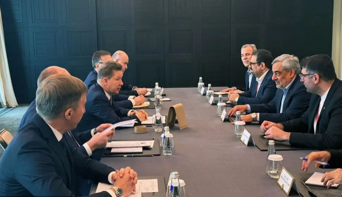 امکان مشارکت گازپروم در پروژههای صنعت نفت ایران بررسی شد