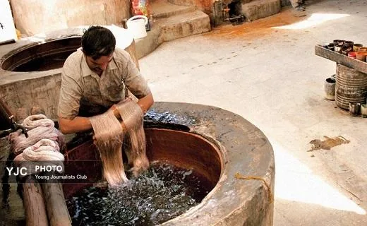 هنر اصیل رنگرزی سنتی قم در قاب تصویر