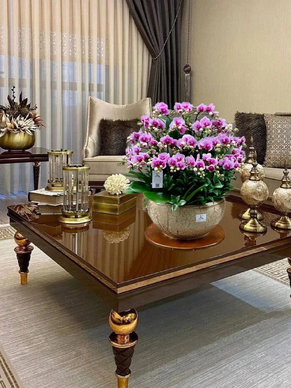 چیدمان روی میز وسط سلطنتی