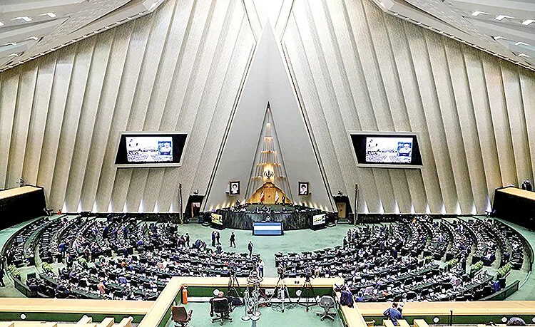 خیز مجلس برای 8 استیضاح