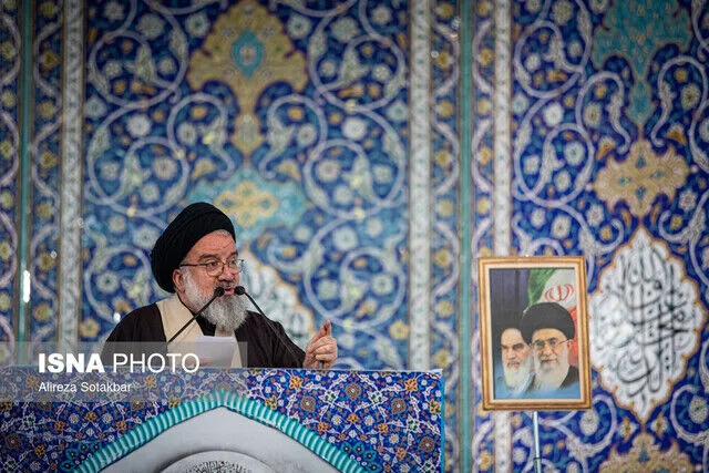 امام جمعه تهران: دست آن رزمندهای که سه کشتی را در تنگه هرمز زد درد نکند/ تجلیل نمیکنید چرا نیش میزنید