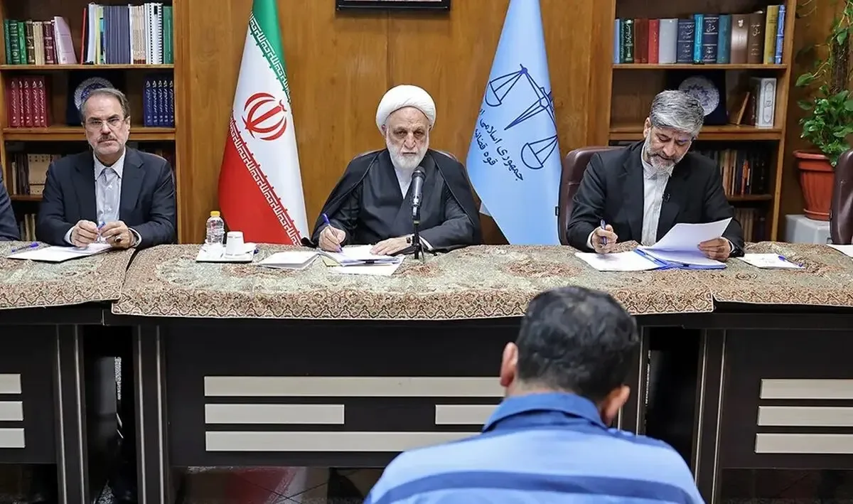 آسیبشناسی میدانی و سرکشی رئیس دستگاه قضا به جلسه محاکمه چند متهم تراستی/ ترفندهای غیرقانونی بانکها برای پرداخت سودهای مازاد به مشتریان/ برادران متهم بدون توانایی پرداخت پشت اسناد تضمین ۳۰ همتی را امضا کردند و بانکها هم قبول کردند