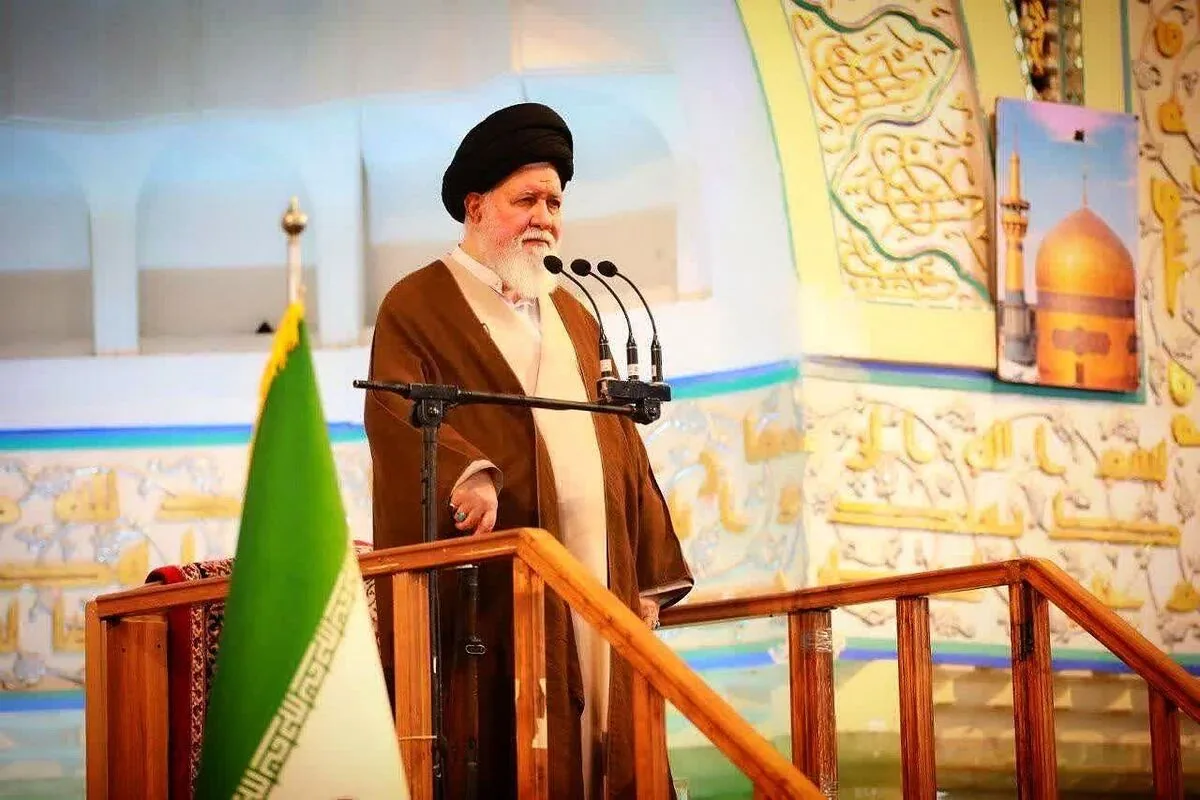 آیتالله علمالهدی: ایستادگی و مقاومت، راه مقابله با فشارهای شرطی دشمن است / نباید در برابر تهدیدهای دشمن تمکین کنیم