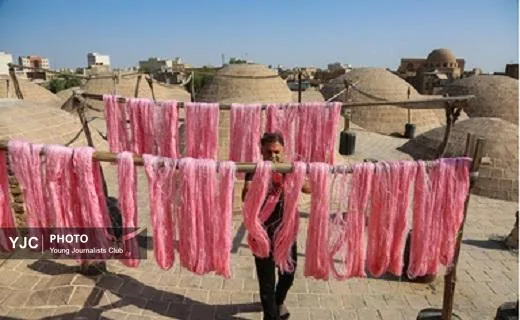 هنر اصیل رنگرزی سنتی قم در قاب تصویر