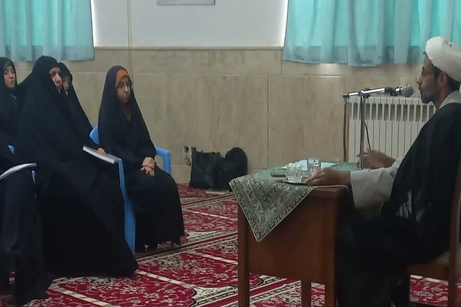 نشست بصیرتی «شناخت امامین انقلاب اسلامی» در اردکان برگزار شد