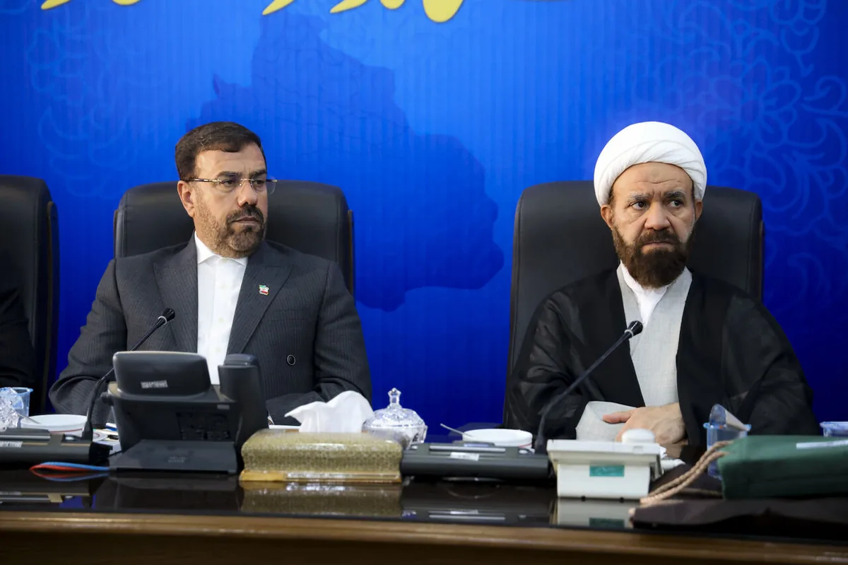 استاندار فارس: حل مسائل حرم مطهر شاهچراغ(ع) فراتر از تکالیف اداری است