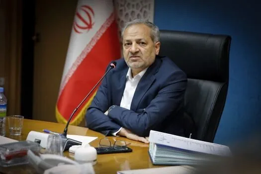کاظمی: شایعه الزام دانشآموزان به نصب پلاک کذب است