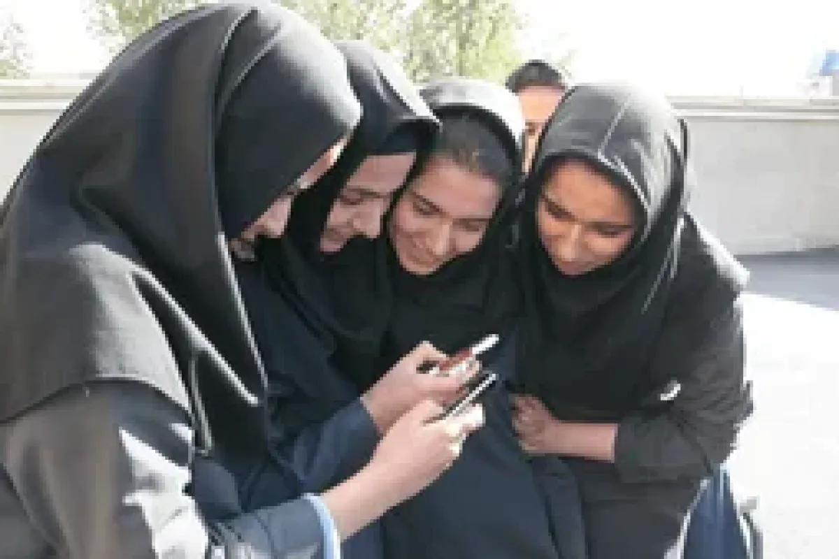 اختیار «تلفن همراه دانشآموزان» به مدرسه سپرده شد