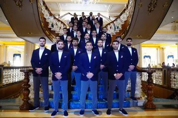 عکس | بازیکن تیم ملی پیش از پرواز به لس‌آنجلس