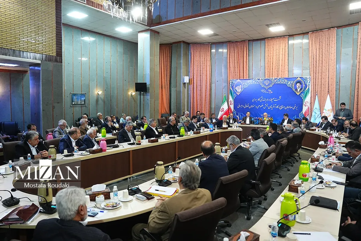 نشست هماندیشی صنعتگران و صاحبان مشاغل منتخب سراسر کشور