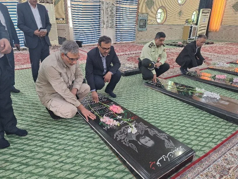 ادای احترام مدیرعامل ایرنا به مقام شامخ شهدای لامرد