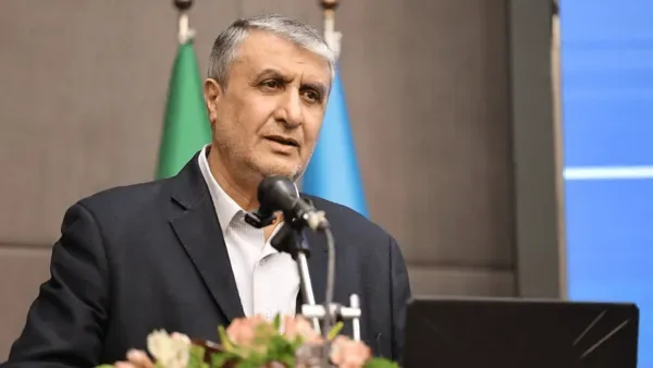 رئیس سازمان انرژی اتمی: ایران از حق غنیسازی خود کوتاه نمیآید/ غنیسازی جزو لاینفک فرآیند هستهای است؛ مگر میشود شما نقطه آغاز را نداشته باشی، بعد ادعا کنی که صنعت هستهای را داری؟/ ایران اورانیوم غنی شده خود را تحویل دهد؟ خیر، چنین حرفهایی نیست